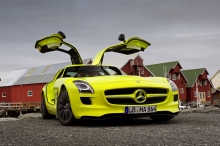  Mercedes-Benz SLS   